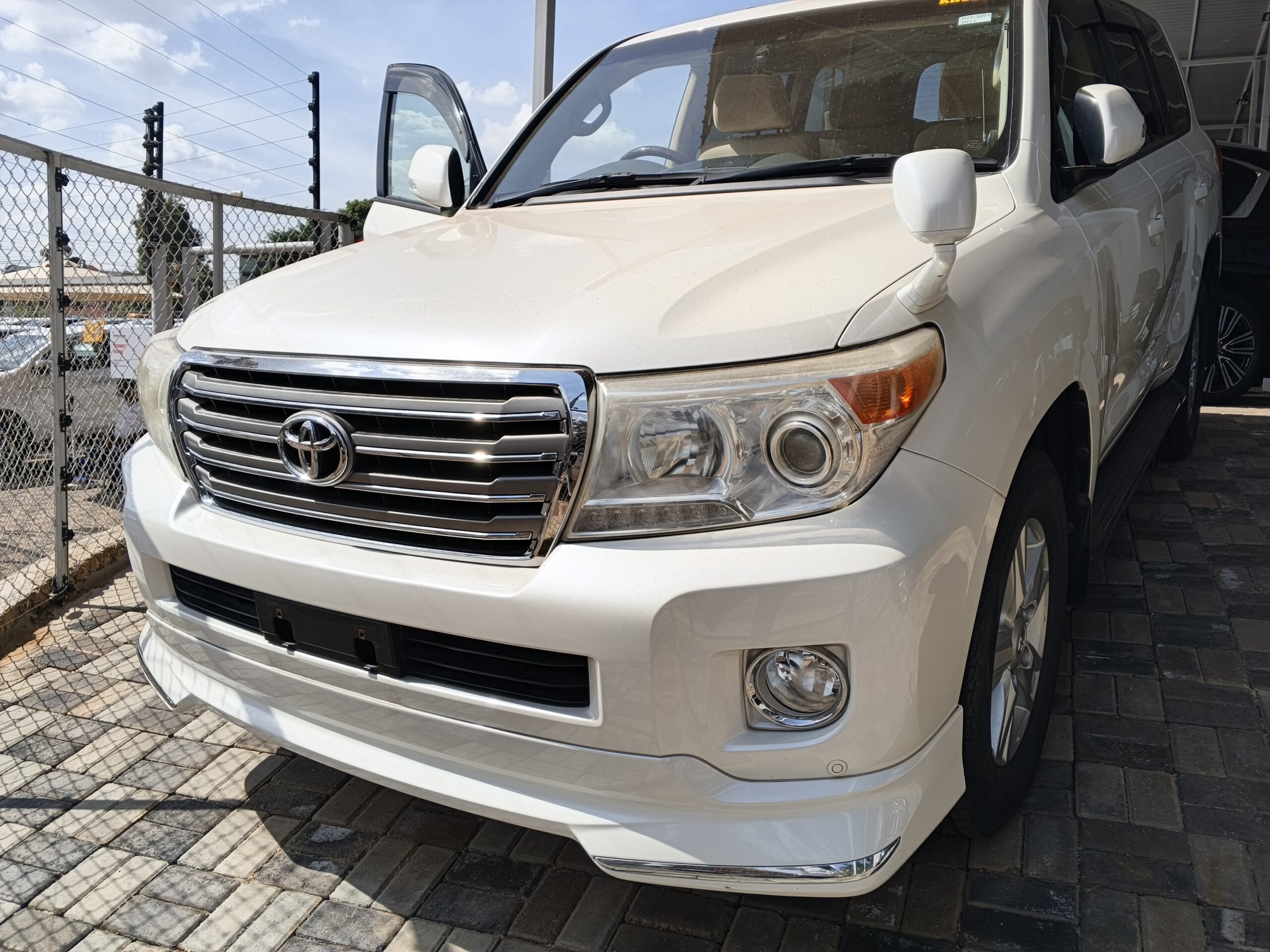 2013 Toyota LAND CRUISER