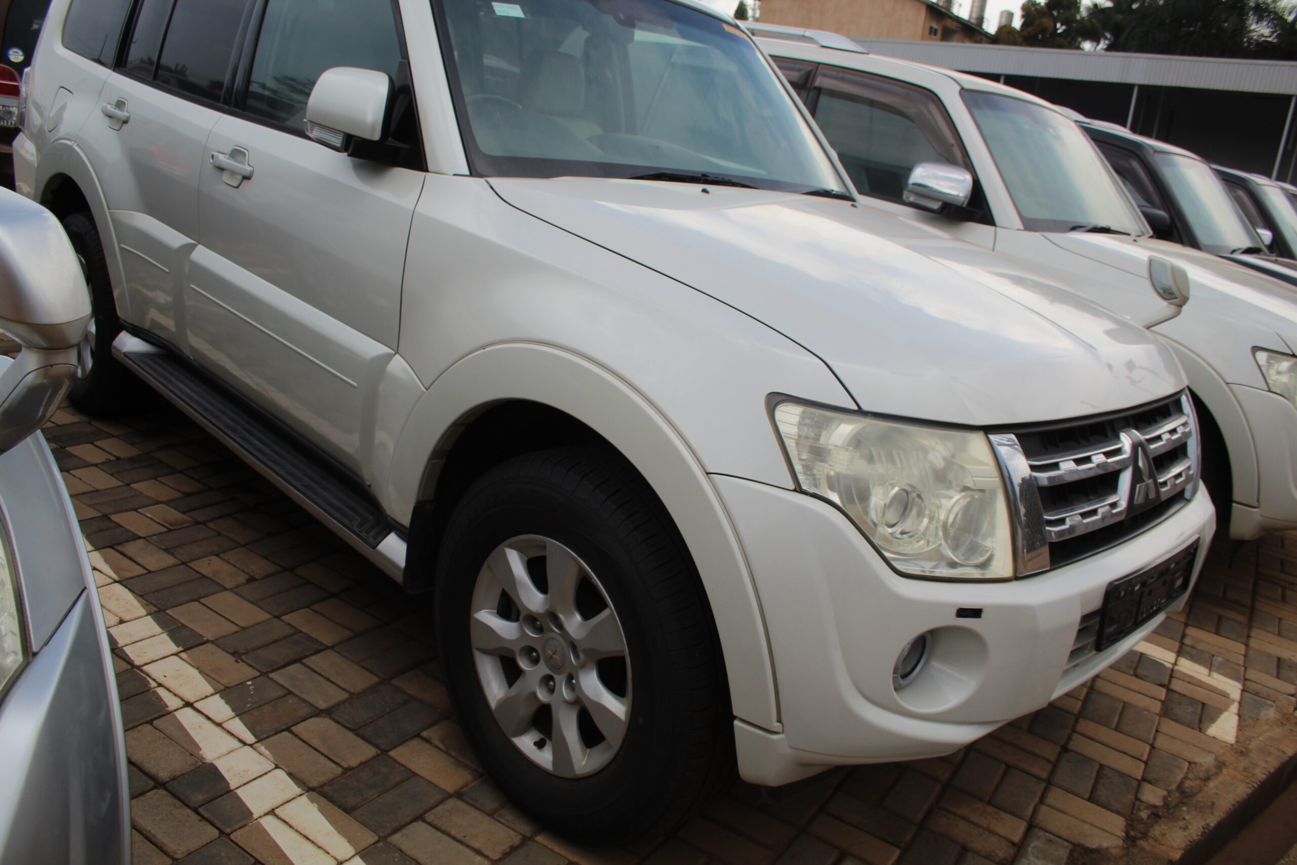 2012 Mitsubishi PAJERO